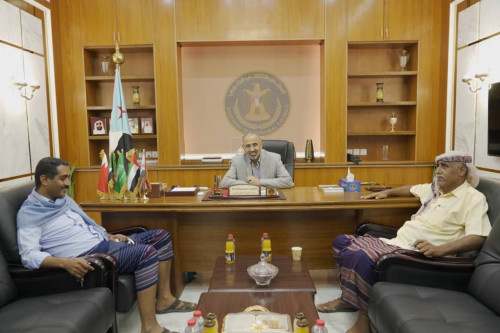 President Al-Zubaidi meets with Director General of Taxes in Lahj and Director of Security in Tur Al-Baha