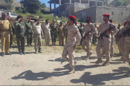 رئيس عمليات المجلس الانتقالي يطلع على جاهزية اللواء الرابع صاعقة في محور يافع