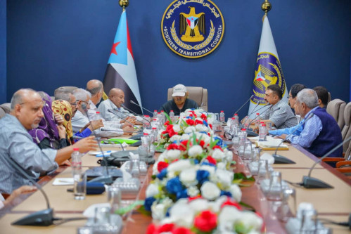 اللجنة الاقتصادية العليا في الانتقالي تعقد اجتماعا استثنائياً برئاسة متاش
