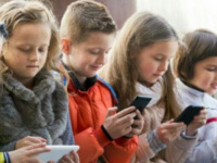 دراسة يابانية: الأجهزة الذكية لها تأثير محدود في نمو الأطفال