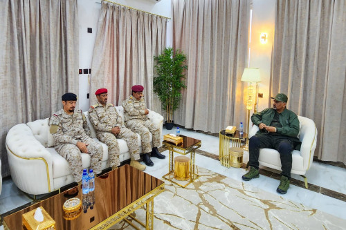 الرئيس الزُبيدي يرأس اجتماعا عسكريا مشتركا بالعاصمة عدن